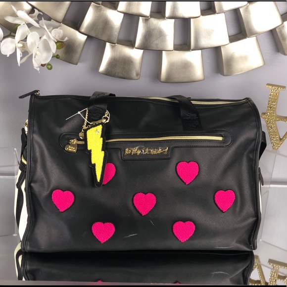 ❤️⚡️Betsy Johnson Heart Weekender Duffle Bag - Picture 2 of 8